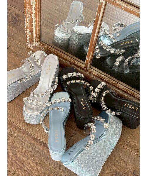 EVRIS（エヴリス）の「厚底ビジュープラットフォームサンダル（サンダル・レディース・シルバー/ブルー/ブラック・SMALL/LARGE/MEDIUM）」の13枚目の写真