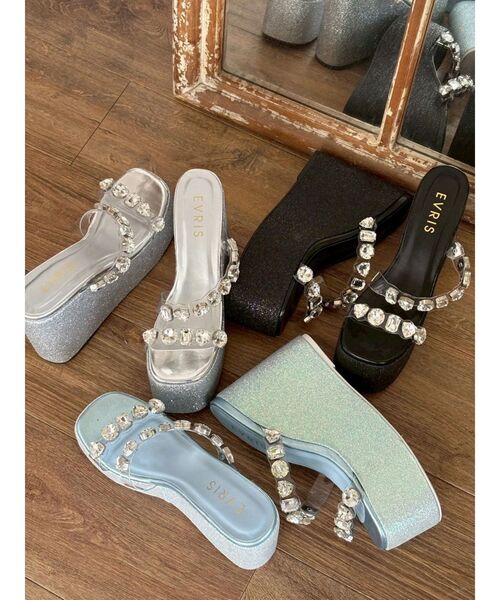 EVRIS（エヴリス）の「厚底ビジュープラットフォームサンダル（サンダル・レディース・シルバー/ブルー/ブラック・SMALL/LARGE/MEDIUM）」の14枚目の写真