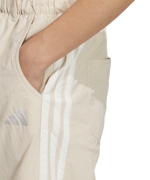 adidas（アディダス）の「アディダス adidas アイコニック スリーストライプス ルーズフィット スカート（スカート・レディース・オフホワイト/ブラック・S/M/L）」の15枚目の写真