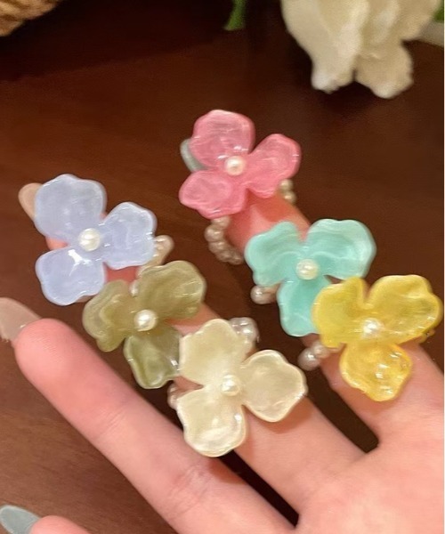 Mayree(メイリー)の「【urge select】フラワーモチーフ ビーズ リング【6色展開】(リング・レディース・コーラルピンク/アイボリー/サックスブルー/エメラルド/レモンイエロー/セージグリーン・FREE)」の8枚目の写真
