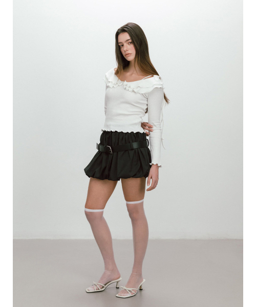MOIFAIRE（モイフェア）の「FRILL OFF SHOULDER T-SHIRT / WHITE（Tシャツ/カットソー・レディース・ホワイト・OS）」の2枚目の写真