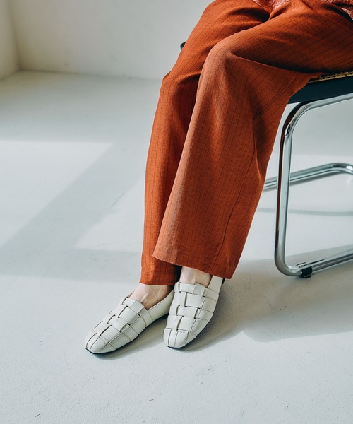 LEPSIM(レプシィム)の「グルカ2WAYパンプス 661588(パンプス・レディース・アイボリー/ブラック・LARGE/MEDIUM)」の11枚目の写真