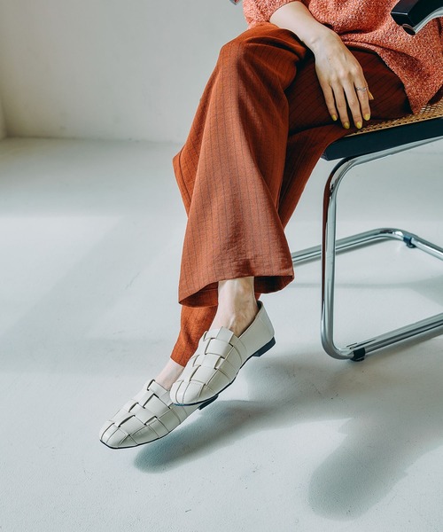 LEPSIM(レプシィム)の「グルカ2WAYパンプス 661588(パンプス・レディース・アイボリー/ブラック・LARGE/MEDIUM)」の12枚目の写真
