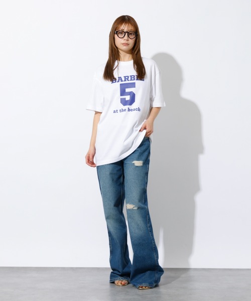 Healthy denim(ヘルシーデニム)の「【HealthyDenim/ヘルシーデニム】Barbie5 at the beach/半袖Tシャツ/ロゴTシャツ(Tシャツ/カットソー・レディース・スミクロ/ホワイト/グレー・フリー)」の5枚目の写真