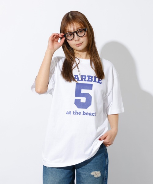Healthy denim(ヘルシーデニム)の「【HealthyDenim/ヘルシーデニム】Barbie5 at the beach/半袖Tシャツ/ロゴTシャツ(Tシャツ/カットソー・レディース・スミクロ/ホワイト/グレー・フリー)」の7枚目の写真