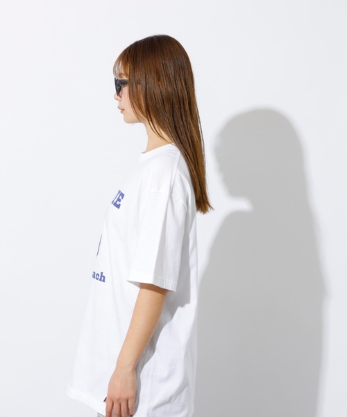 Healthy denim(ヘルシーデニム)の「【HealthyDenim/ヘルシーデニム】Barbie5 at the beach/半袖Tシャツ/ロゴTシャツ(Tシャツ/カットソー・レディース・スミクロ/ホワイト/グレー・フリー)」の22枚目の写真