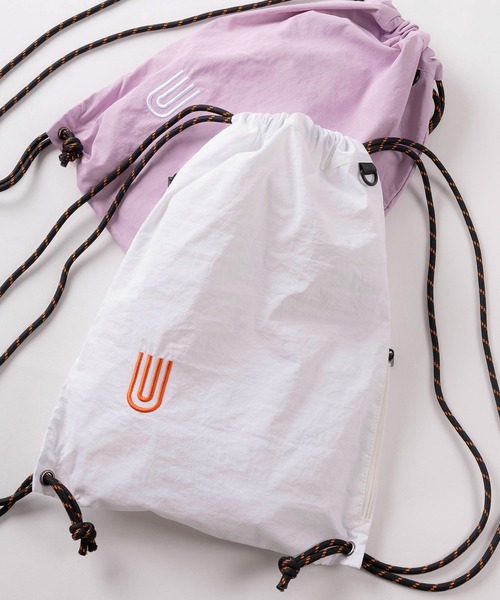 UNIVERSAL OVERALL(ユニバーサルオーバーオール)の「【94】【UNIVERSAL OVERALL/ユニバーサルオーバーオール】ワンポイントUロゴ刺繍 ナイロン ナップサック/2L(バックパック/リュック・メンズ・ラベンダー/オレンジ/ホワイト/グリーン/ブラック/ブルー・FREE)」の2枚目の写真