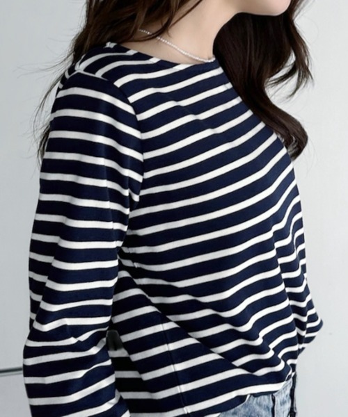 umune(ウムネ)の「ボーダーロンT 長袖 ボートネック カットソー Tシャツ トップス 定番 フレンチカジュアル コットンライク ゆったり スタンダード 秋冬(Tシャツ/カットソー・レディース・ホワイト×ブラック/ホワイト×ブルー/ホワイト×ネイビー・FREE)」の4枚目の写真
