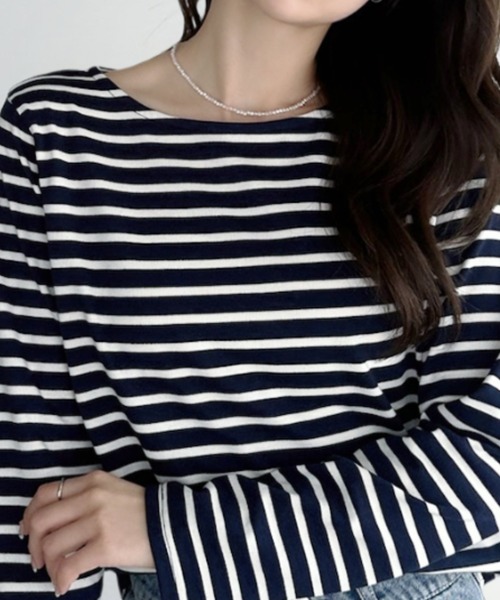 umune(ウムネ)の「ボーダーロンT 長袖 ボートネック カットソー Tシャツ トップス 定番 フレンチカジュアル コットンライク ゆったり スタンダード 秋冬(Tシャツ/カットソー・レディース・ホワイト×ブラック/ホワイト×ブルー/ホワイト×ネイビー・FREE)」の16枚目の写真