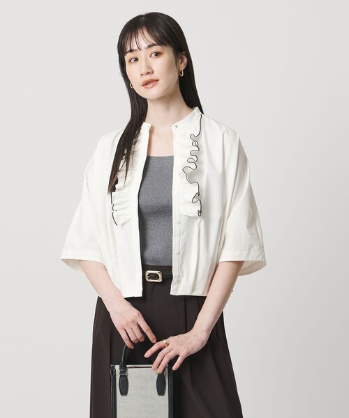 UNITED ARROWS(ユナイテッドアローズ)の「メロー フリル シャツ ブラウス ‐防しわ 吸水速乾 UVカット 遮熱性 接触冷感 ウォッシャブル‐(シャツ/ブラウス・レディース・ホワイト/ライトブルー/ネイビー・FREE)」の6枚目の写真