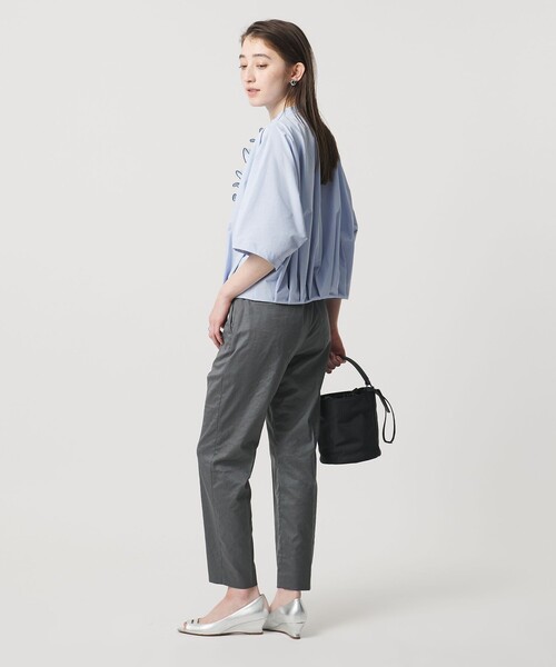 UNITED ARROWS(ユナイテッドアローズ)の「メロー フリル シャツ ブラウス ‐防しわ 吸水速乾 UVカット 遮熱性 接触冷感 ウォッシャブル‐(シャツ/ブラウス・レディース・ホワイト/ライトブルー/ネイビー・FREE)」の9枚目の写真