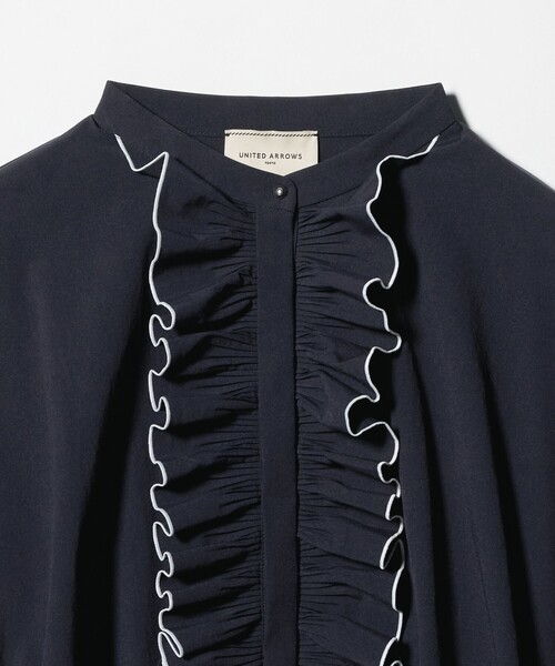 UNITED ARROWS(ユナイテッドアローズ)の「メロー フリル シャツ ブラウス ‐防しわ 吸水速乾 UVカット 遮熱性 接触冷感 ウォッシャブル‐(シャツ/ブラウス・レディース・ホワイト/ライトブルー/ネイビー・FREE)」の21枚目の写真