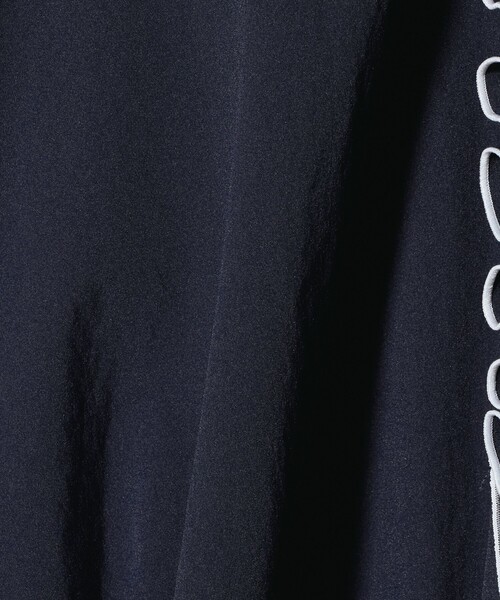 UNITED ARROWS(ユナイテッドアローズ)の「メロー フリル シャツ ブラウス ‐防しわ 吸水速乾 UVカット 遮熱性 接触冷感 ウォッシャブル‐(シャツ/ブラウス・レディース・ホワイト/ライトブルー/ネイビー・FREE)」の22枚目の写真