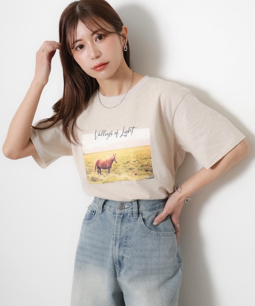 Riberry(リベリー)の「馬フォトプリント半袖Tシャツ(Tシャツ/カットソー・レディース・アイボリー/チャコールグレー/ベージュ・FREE)」の11枚目の写真