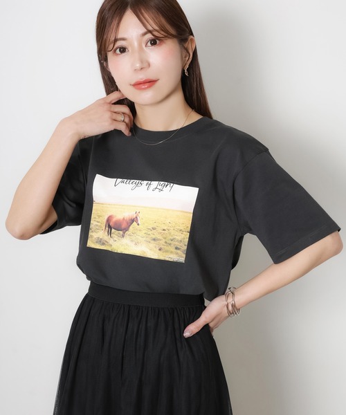 Riberry(リベリー)の「馬フォトプリント半袖Tシャツ(Tシャツ/カットソー・レディース・アイボリー/チャコールグレー/ベージュ・FREE)」の19枚目の写真