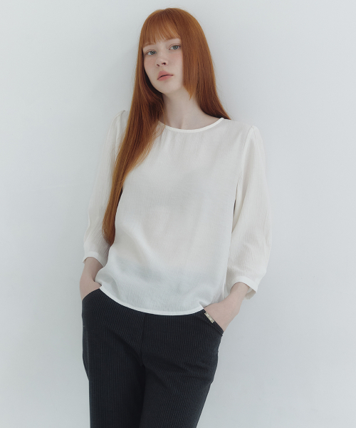 MICANE（ミケーネ）の「アベリンラッフルビスチェブラウス（シャツ/ブラウス・レディース・ピンクベージュ/アイボリー・SMALL/MEDIUM/LARGE/X-LARGE/XX-LARGE）」の3枚目の写真