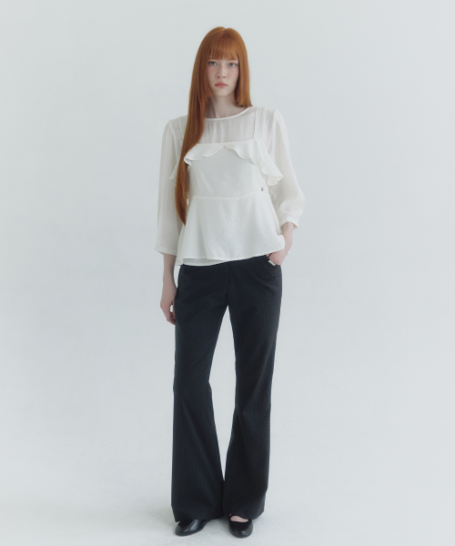 MICANE（ミケーネ）の「アベリンラッフルビスチェブラウス（シャツ/ブラウス・レディース・ピンクベージュ/アイボリー・SMALL/MEDIUM/LARGE/X-LARGE/XX-LARGE）」の5枚目の写真