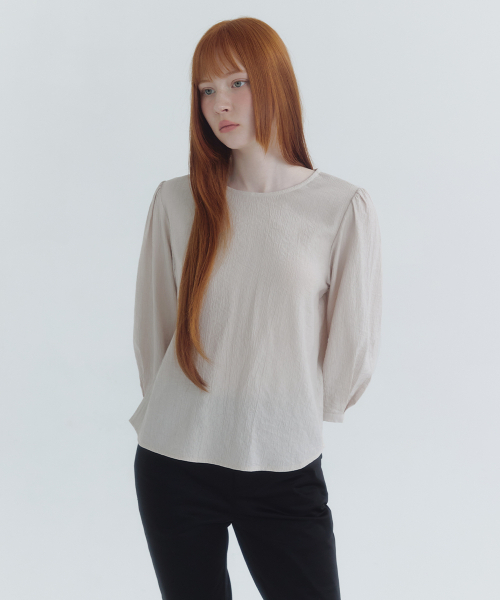MICANE（ミケーネ）の「アベリンラッフルビスチェブラウス（シャツ/ブラウス・レディース・ピンクベージュ/アイボリー・SMALL/MEDIUM/LARGE/X-LARGE/XX-LARGE）」の8枚目の写真