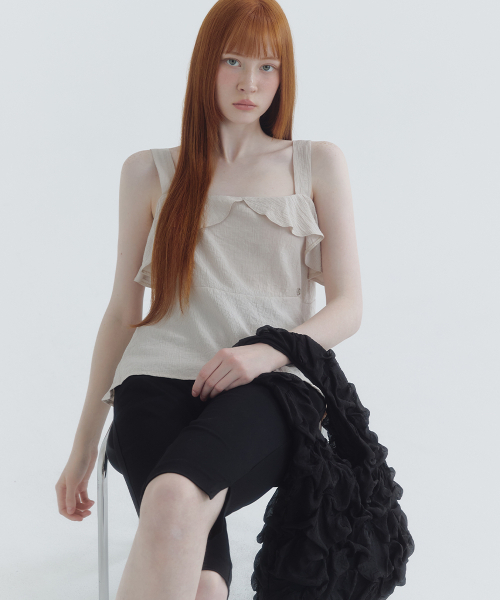 MICANE（ミケーネ）の「アベリンラッフルビスチェブラウス（シャツ/ブラウス・レディース・ピンクベージュ/アイボリー・SMALL/MEDIUM/LARGE/X-LARGE/XX-LARGE）」の9枚目の写真