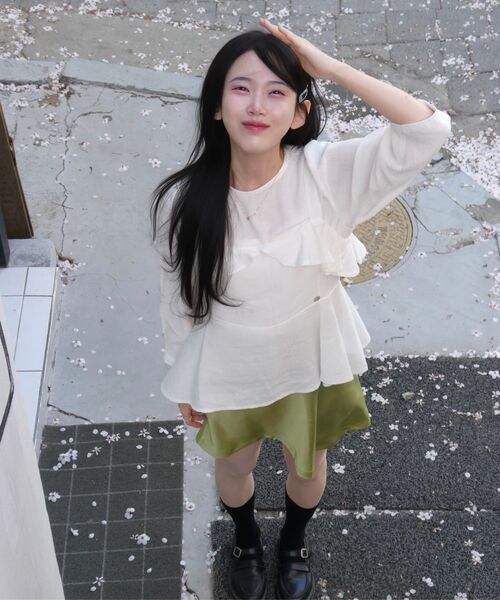 MICANE（ミケーネ）の「アベリンラッフルビスチェブラウス（シャツ/ブラウス・レディース・ピンクベージュ/アイボリー・SMALL/MEDIUM/LARGE/X-LARGE/XX-LARGE）」の14枚目の写真