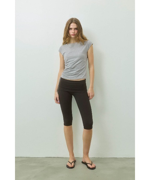 ALEXIA STAM（アリシアスタン）の「Capri Leggings/ カプリレギンス（Tシャツ/カットソー・レディース・グレイッシュベージュ/ブラック/ブラウン・L/M/S）」の2枚目の写真