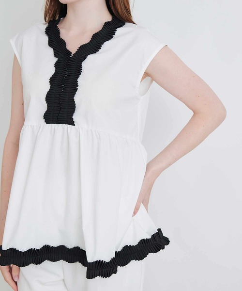 PICCIN PERLA(ピッチンペルラ)の「タックプリーツペプラムブラウス(シャツ/ブラウス・レディース・ブラック/オフホワイト・M)」の18枚目の写真