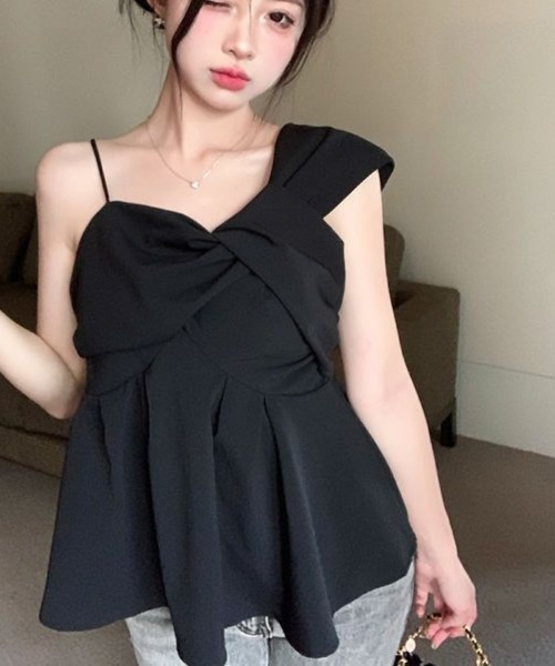 Ritzy(リッツィー)の「アシンメトリー クロスデザインペプラムトップス(シャツ/ブラウス・レディース・ホワイト/カーキ/ブラック・M/L)」の1枚目の写真