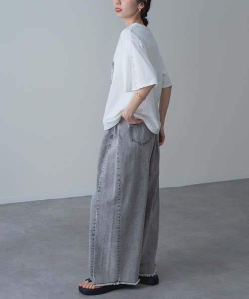 ANNA LUNA(アンナルナ)の「【ANNA LUNA】レース袖 で華やぐ 大人の ロゴTシャツ(Tシャツ/カットソー・レディース・オフホワイト/ブラック・MEDIUM)」の11枚目の写真