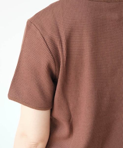 aquagarage(アクアガレージ)の「ヘンリーネックワッフルトップス(Tシャツ/カットソー・レディース・ホワイト×ブラック/ブラック/ブラウン・L/M)」の13枚目の写真