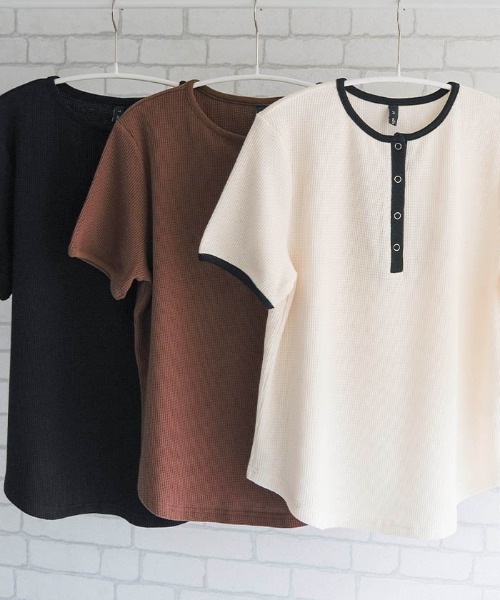 aquagarage(アクアガレージ)の「ヘンリーネックワッフルトップス(Tシャツ/カットソー・レディース・ホワイト×ブラック/ブラック/ブラウン・L/M)」の18枚目の写真