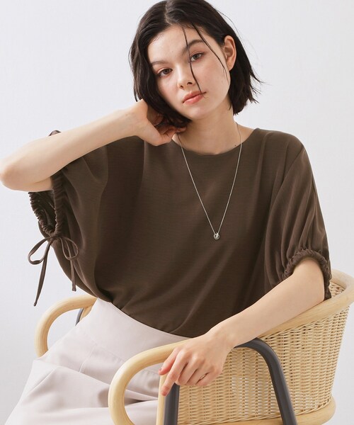THE SHOP TK (ザ ショップ ティーケー )の「【ひんやり/防しわ/UV/吸水速乾】袖ドロストドルマントップス(シャツ/ブラウス・レディース・ナチュラル/ダークオレンジ/ブルー/ダークブラウン系8/スミクロ・12/13)」の1枚目の写真