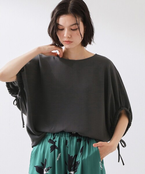 THE SHOP TK (ザ ショップ ティーケー )の「【ひんやり/防しわ/UV/吸水速乾】袖ドロストドルマントップス(シャツ/ブラウス・レディース・ナチュラル/ダークオレンジ/ブルー/ダークブラウン系8/スミクロ・12/13)」の2枚目の写真