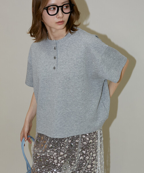 PUBLUX(パブリュクス)の「PUBLUX/パブリュクス <接触冷感>クール ポンチ ヘンリーネック Tシャツ 限定展開(Tシャツ/カットソー・レディース・チャコールグレー/グレー/オフホワイト/ベージュ・フリ-)」の2枚目の写真
