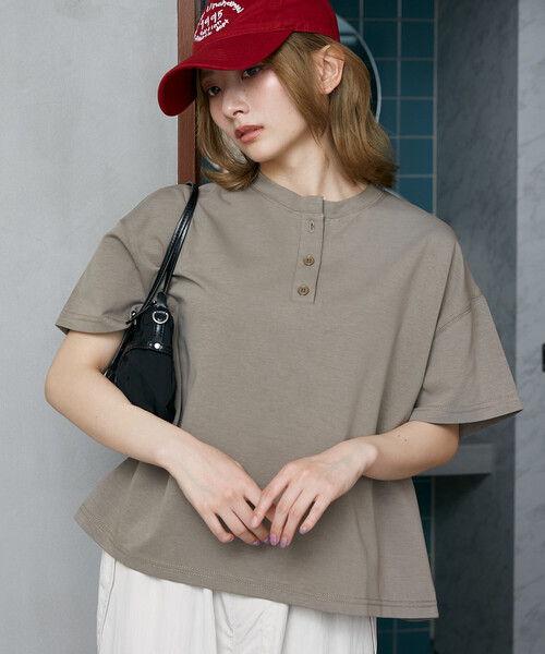 PUBLUX(パブリュクス)の「PUBLUX/パブリュクス <接触冷感>クール ポンチ ヘンリーネック Tシャツ 限定展開(Tシャツ/カットソー・レディース・チャコールグレー/グレー/オフホワイト/ベージュ・フリ-)」の5枚目の写真