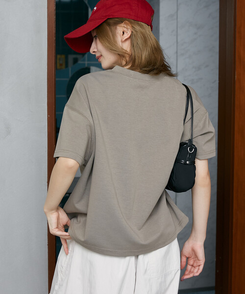 PUBLUX(パブリュクス)の「PUBLUX/パブリュクス <接触冷感>クール ポンチ ヘンリーネック Tシャツ 限定展開(Tシャツ/カットソー・レディース・チャコールグレー/グレー/オフホワイト/ベージュ・フリ-)」の6枚目の写真