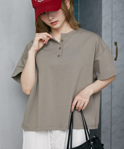 PUBLUX(パブリュクス)の「PUBLUX/パブリュクス <接触冷感>クール ポンチ ヘンリーネック Tシャツ 限定展開(Tシャツ/カットソー・レディース・チャコールグレー/グレー/オフホワイト/ベージュ・フリ-)」の10枚目の写真