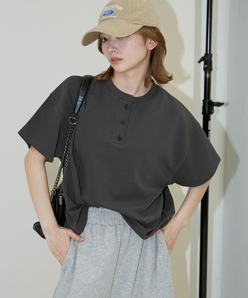 PUBLUX(パブリュクス)の「PUBLUX/パブリュクス <接触冷感>クール ポンチ ヘンリーネック Tシャツ 限定展開(Tシャツ/カットソー・レディース・チャコールグレー/グレー/オフホワイト/ベージュ・フリ-)」の22枚目の写真