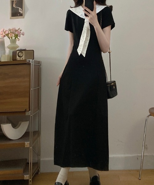 AMAJI(アマジ)の「ドット柄 セーラーカラー リボン付き ワンピース(ワンピース・レディース・ブラック・LARGE/X-LARGE/XX-LARGE)」の4枚目の写真
