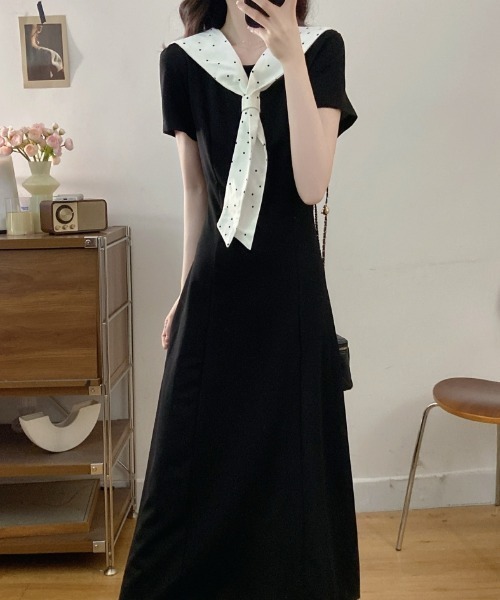 AMAJI(アマジ)の「ドット柄 セーラーカラー リボン付き ワンピース(ワンピース・レディース・ブラック・LARGE/X-LARGE/XX-LARGE)」の3枚目の写真