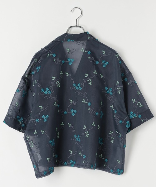 LEPSIM(レプシィム)の「3D刺繍開襟シャツ/SS 739138(シャツ/ブラウス・レディース・アイボリー/ブラック/ネイビー・FREE)」の4枚目の写真