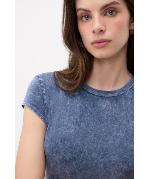 Intimissimi（インティミッシミ）の「"Denim Romance" ショートスリーブ Tシャツ（Tシャツ/カットソー・レディース・ライトインディゴブルー・M/S）」の5枚目の写真