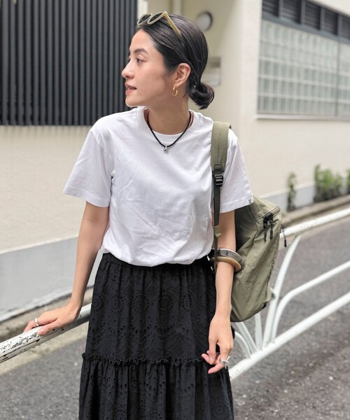 MAQWEL(マクウェル)の「【MAQWEL/マクウェル】ウォッシャブルコンパクトコーマTシャツ(Tシャツ/カットソー・レディース・グレイッシュベージュ/ホワイト/ブラウン/ネイビー・FREE)」の2枚目の写真