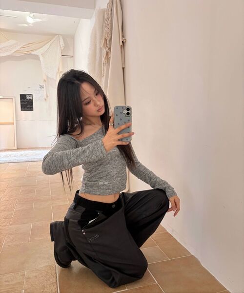 ASON（アズオン）の「MUSE CUT-OUT TEE / GRAY（Tシャツ/カットソー・レディース・その他・FREE）」の7枚目の写真