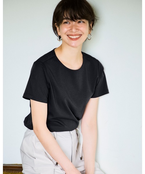 DoCLASSE（ ドゥクラッセ）の「【クルーネック・半袖／スーピマ・DoT】（Tシャツ/カットソー・レディース・グリーン/ブラック/ライトグレー/ホワイト・M/L）」の2枚目の写真