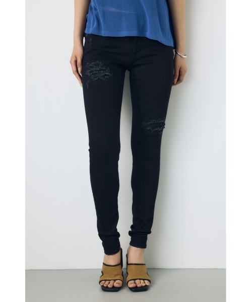 AZUL by moussy(アズールバイマウジー)の「【身長/骨格別着用画像あり】AZUL DENIM リペアスキニーデニム ストレッチ 履き心地抜群 美脚 足長 細見え ダメージ(デニムパンツ・レディース・ブラック/ダークブルー/ブルー・MEDIUM/LARGE/SMALL/X-SMALL/XX-SMALL/X-LARGE)」の4枚目の写真