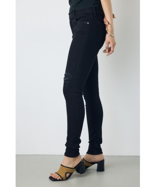 AZUL by moussy(アズールバイマウジー)の「【身長/骨格別着用画像あり】AZUL DENIM リペアスキニーデニム ストレッチ 履き心地抜群 美脚 足長 細見え ダメージ(デニムパンツ・レディース・ブラック/ダークブルー/ブルー・MEDIUM/LARGE/SMALL/X-SMALL/XX-SMALL/X-LARGE)」の5枚目の写真
