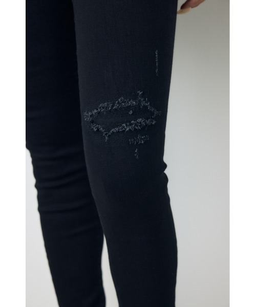 AZUL by moussy(アズールバイマウジー)の「【身長/骨格別着用画像あり】AZUL DENIM リペアスキニーデニム ストレッチ 履き心地抜群 美脚 足長 細見え ダメージ(デニムパンツ・レディース・ブラック/ダークブルー/ブルー・MEDIUM/LARGE/SMALL/X-SMALL/XX-SMALL/X-LARGE)」の11枚目の写真