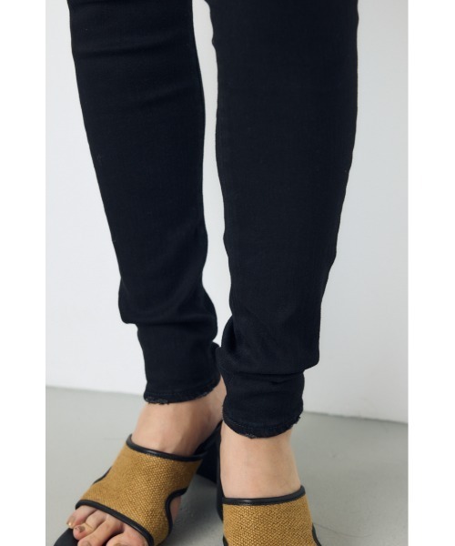 AZUL by moussy(アズールバイマウジー)の「【身長/骨格別着用画像あり】AZUL DENIM リペアスキニーデニム ストレッチ 履き心地抜群 美脚 足長 細見え ダメージ(デニムパンツ・レディース・ブラック/ダークブルー/ブルー・MEDIUM/LARGE/SMALL/X-SMALL/XX-SMALL/X-LARGE)」の12枚目の写真