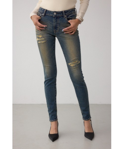AZUL by moussy(アズールバイマウジー)の「【身長/骨格別着用画像あり】AZUL DENIM リペアスキニーデニム ストレッチ 履き心地抜群 美脚 足長 細見え ダメージ(デニムパンツ・レディース・ブラック/ダークブルー/ブルー・MEDIUM/LARGE/SMALL/X-SMALL/XX-SMALL/X-LARGE)」の13枚目の写真