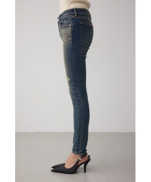AZUL by moussy(アズールバイマウジー)の「【身長/骨格別着用画像あり】AZUL DENIM リペアスキニーデニム ストレッチ 履き心地抜群 美脚 足長 細見え ダメージ(デニムパンツ・レディース・ブラック/ダークブルー/ブルー・MEDIUM/LARGE/SMALL/X-SMALL/XX-SMALL/X-LARGE)」の17枚目の写真